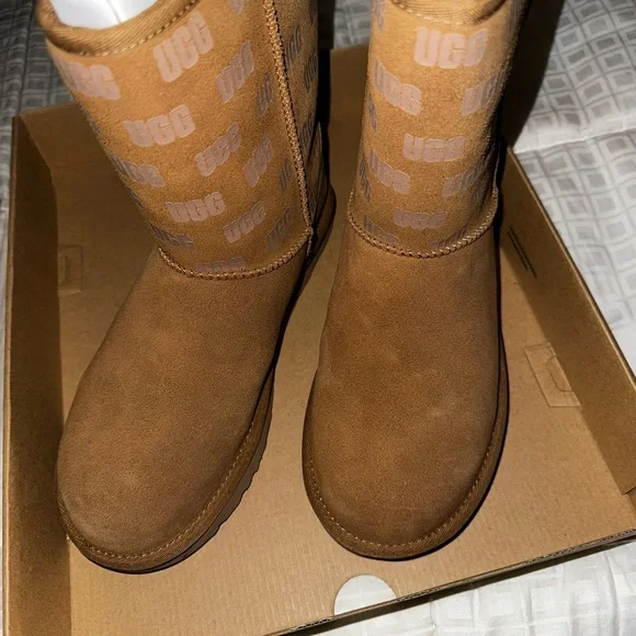 Women’s Ugg boots - Picture 2 of 5